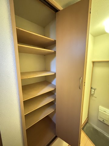 グランリッツ府中小柳町0201号室 収納