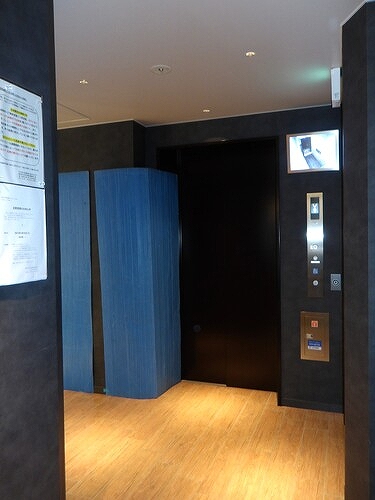 ＲＥＦＲＡＭＥ ５ Ｉｒｉｙａ4階 エレベーター　※2025年4月撮影