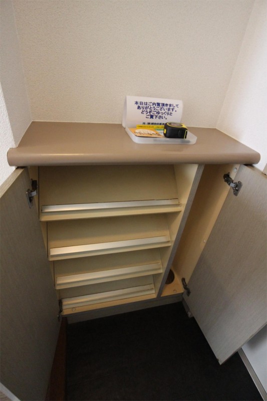 レクセル新子安3階 下駄箱