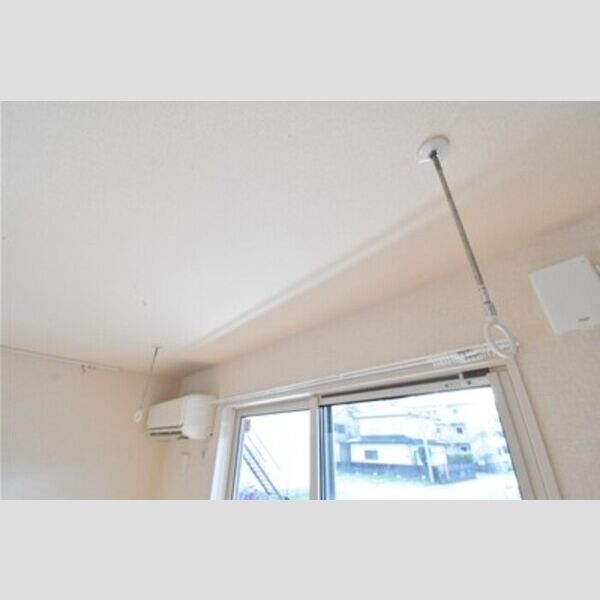 ベルシャイン厚木Ⅱ102号室 室内物干し