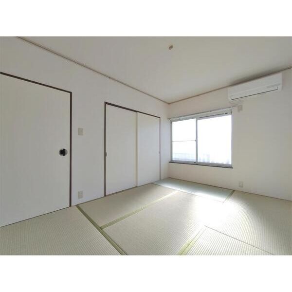 エステートピア都岡202号室 リビング