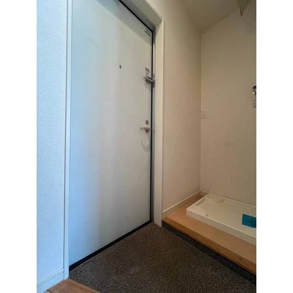 アルカンシェル薬園台0204号室 玄関