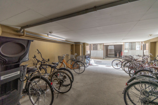 Zion Court 平和島2階 駐輪場