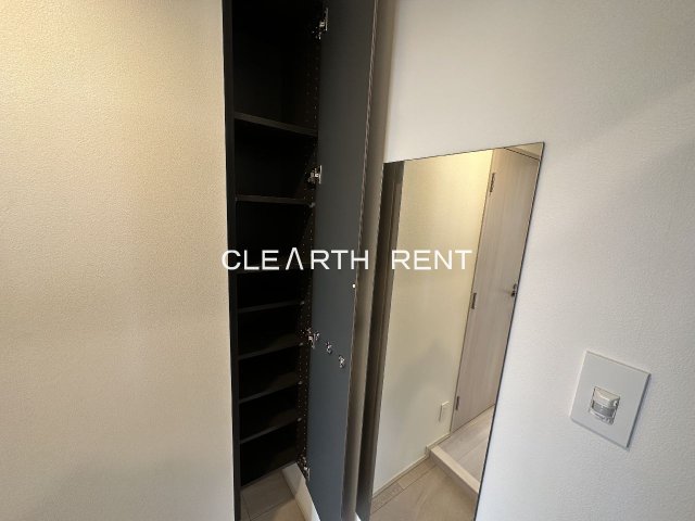 コンシェリア神楽坂 ＣＲＯＳＳＩＡ4階 ◆シューズボックス/姿見ミラー付き◆