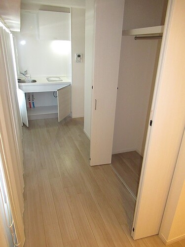 ライオンズマンション鎌倉由比ガ浜4階 玄関から洋室までのスペース　※2025年09月の写真