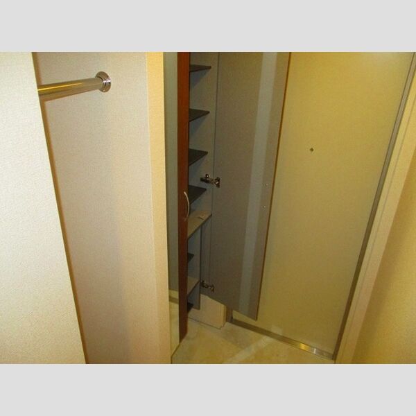 NewRecente港南台 玄関