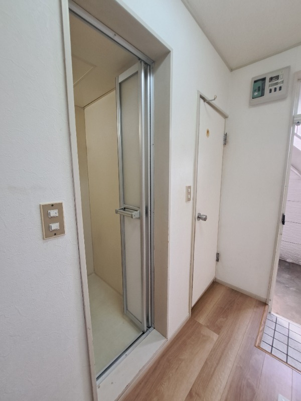 メゾンシティーA館1階 玄関