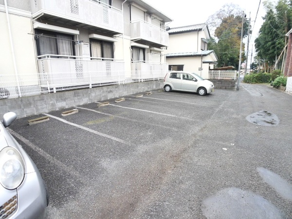 ジュネスグランデⅠ 駐車場