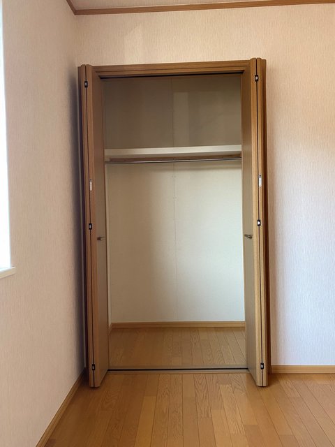 クイーンズヒルＥ棟E2号室 クローゼット（洋室６帖）