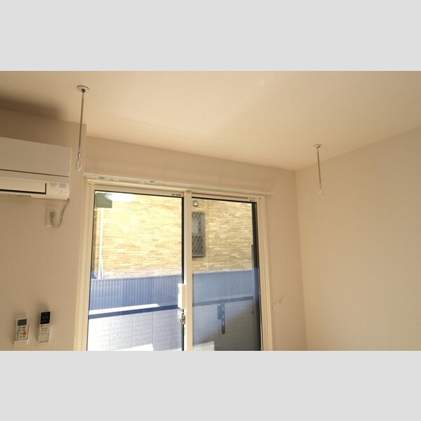 シーダーブラン101号室 室内物干金物