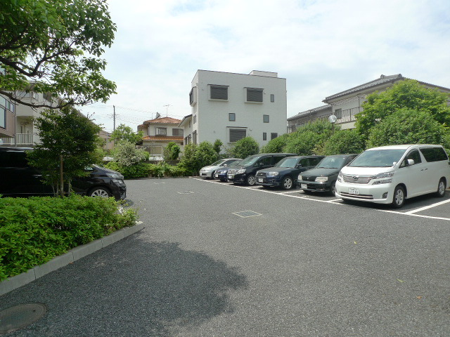 グレイスレジデンス 駐車場