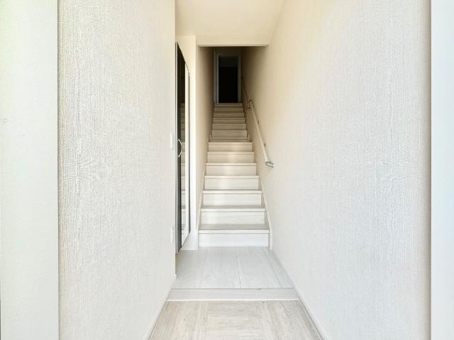 ＲＵＢＥＬＵＳＯ（ルベルソ）203号室 玄関