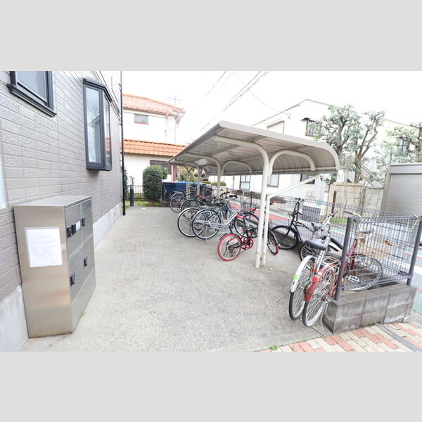 プレアディス2000201号室 屋根付き駐輪場