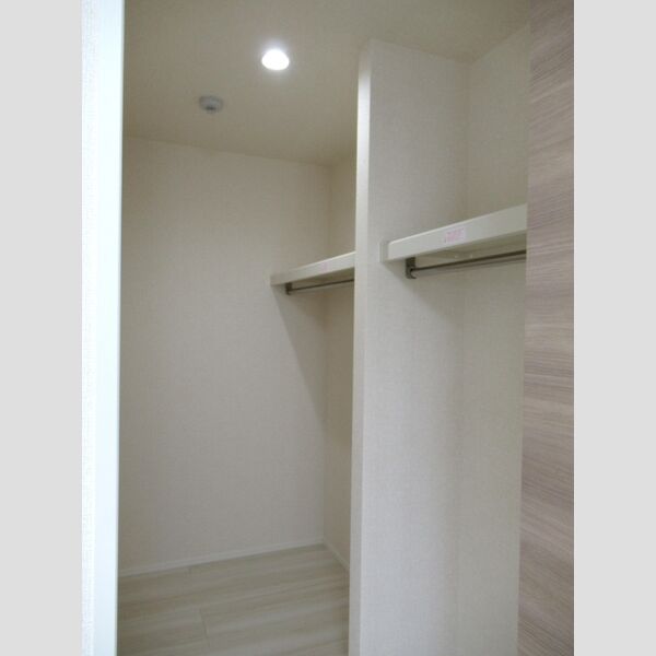 ソル ド レーヴ アッシュ105号室 ウォークインクローゼット