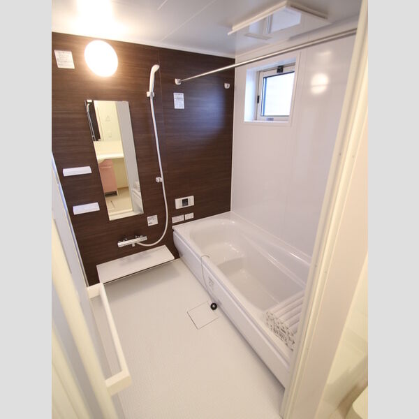 アゼリア　A 浴室乾燥機、追い炊き機能、小窓もついてます。