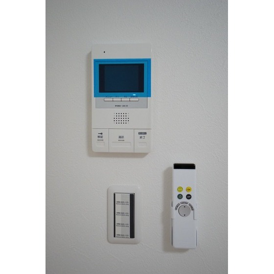 グランドール足立0102号室 モニターホン