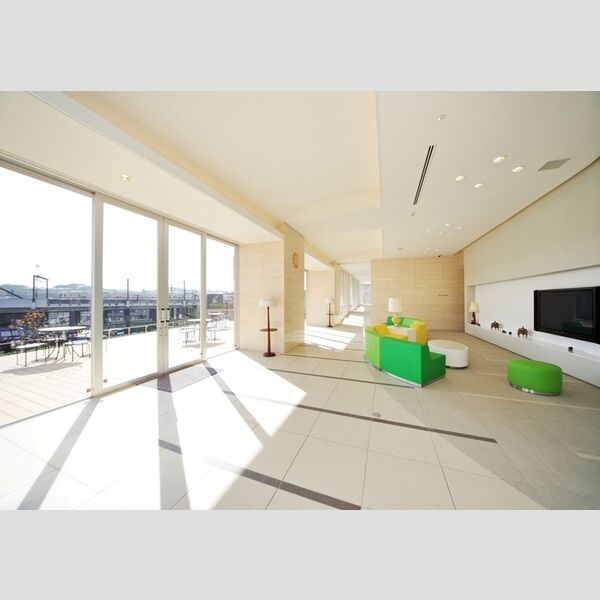 ロイヤルパークス若葉台 ロビー