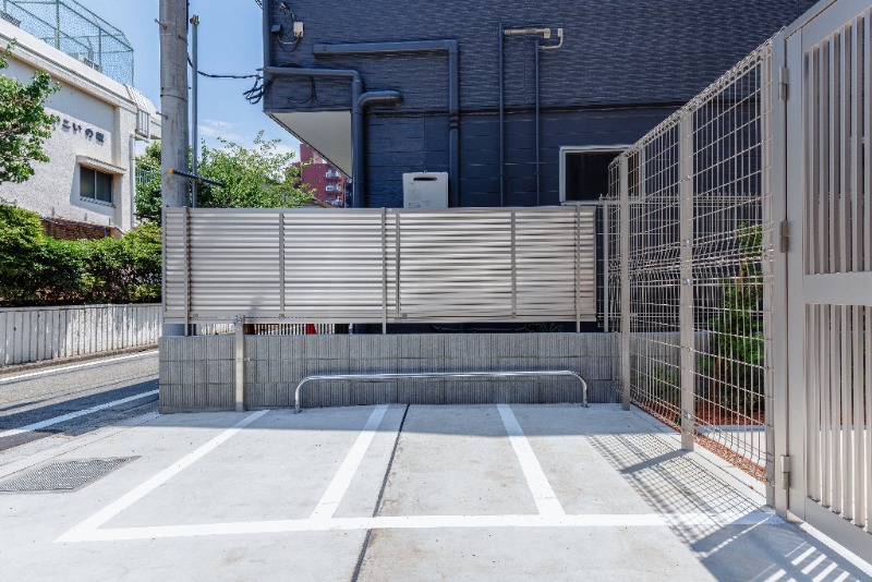 ドゥーエ梅屋敷1階 バイク置場