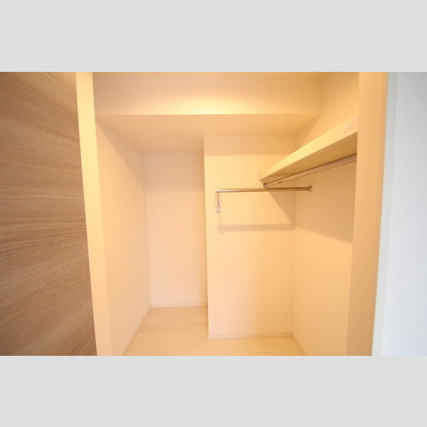 グランドゥール　シャルマン301号室 広々としたウォークインクローゼット♪