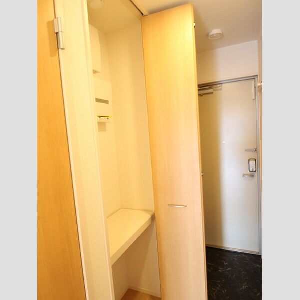 カーサグラナーテ308号室 廊下収納