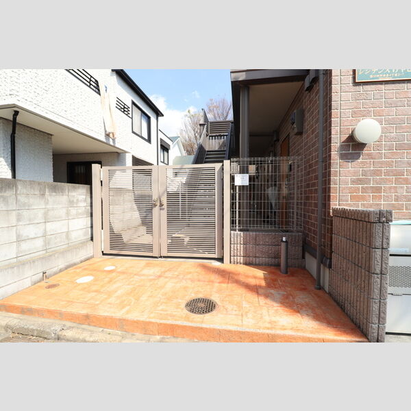 レジデンスけやき102号室 エントランス