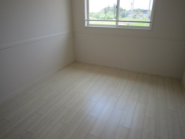 バード・ヴェール　(Ｂｉｒｄ・Ｖｅｒｔ)202号室 南側洋室