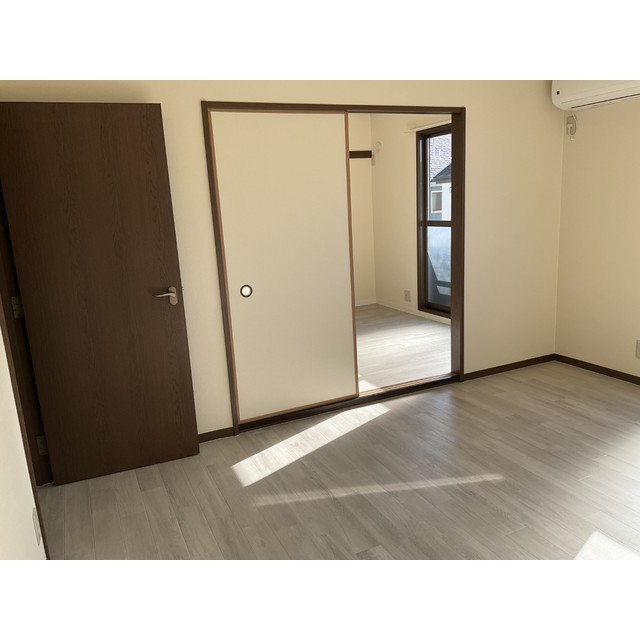 グランデュール瀬戸岡202号室 リビング