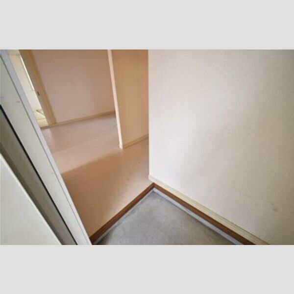 グレープズヒル　F101号室 玄関