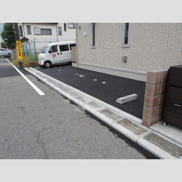 シャルマン101号室 駐車場