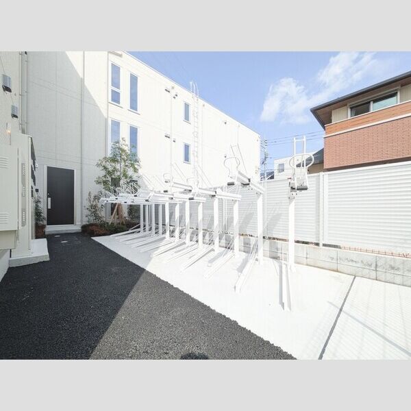 セレスティア六町Ⅱ103号室 駐輪場