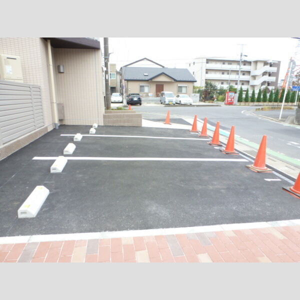 ラフレ東川口 駐車場