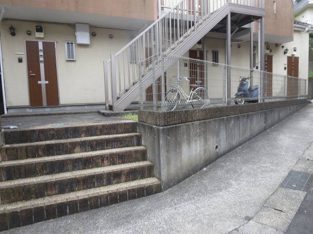 G・Aタウン港南中央202号室 エントランス