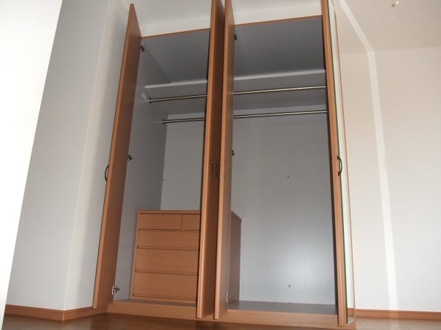ゆうゆうハイム103号室 クローゼット