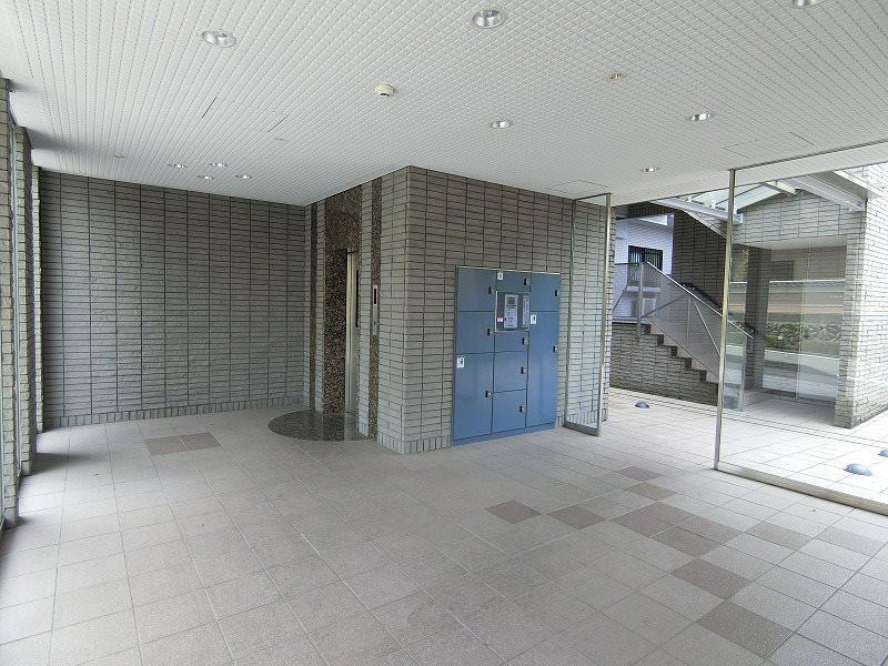 グレイスヒル橋本3階 エントランス