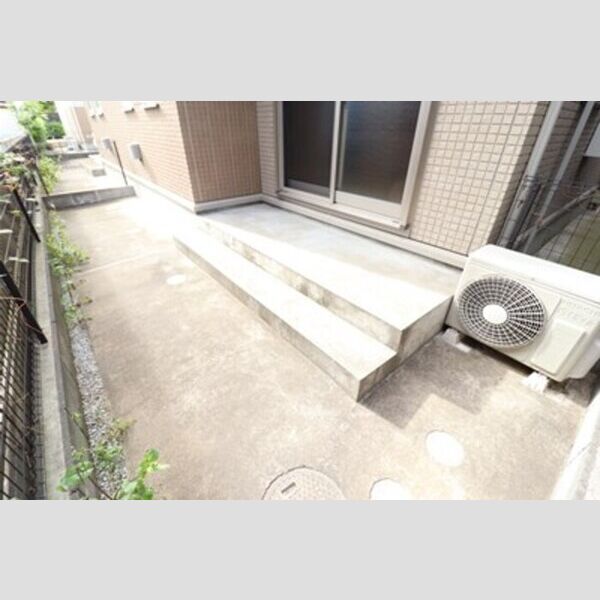 ドミールおおたかの森101号室 専用庭
