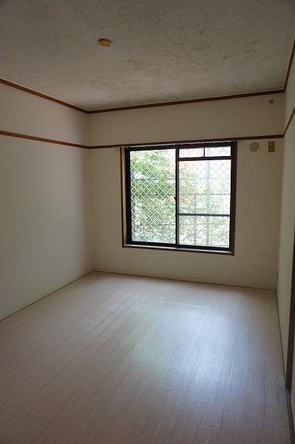 阿部南葛西第１マンション(E-046)1階 洋室6帖（右）