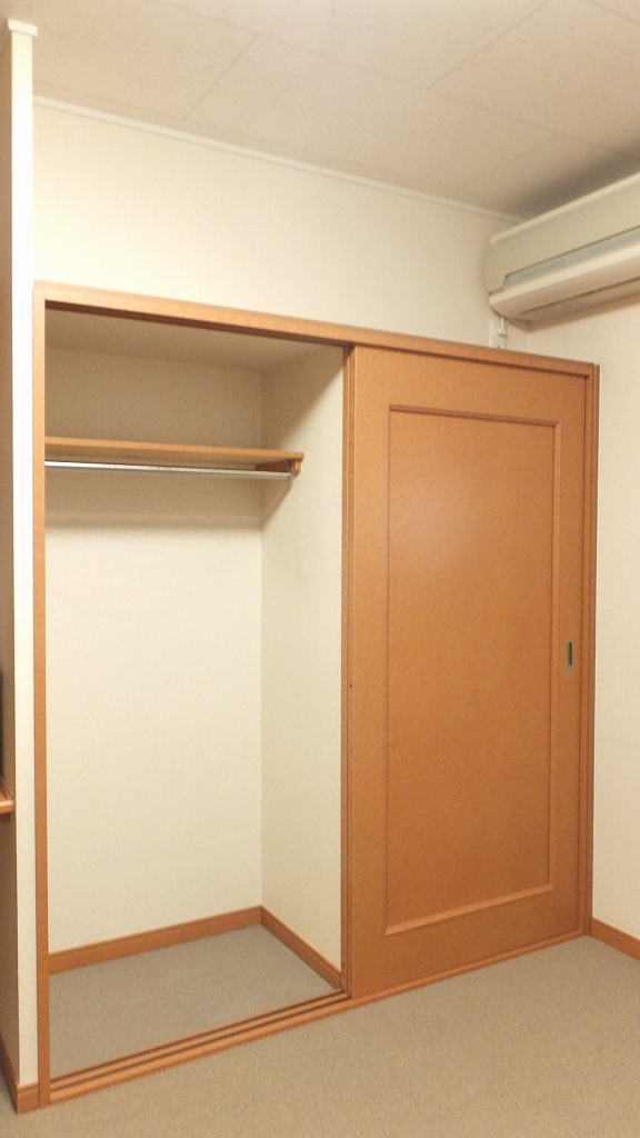 レオパレス喜勇207号室 クローゼット