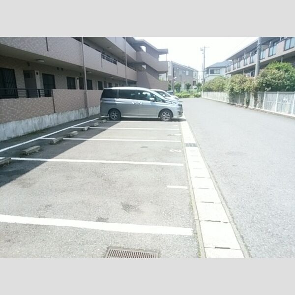 ルーチェ緑が丘　B 駐車場