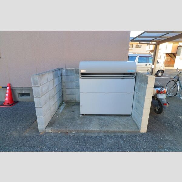 ジュネスハイム吉田 ゴミストッカー