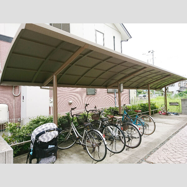 Miracle Bear 駐輪場