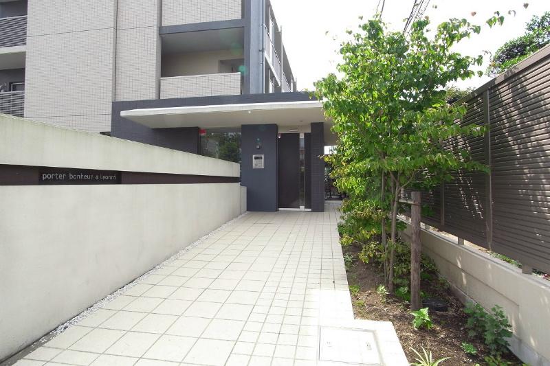 ポルテボヌール・レオニ エントランス