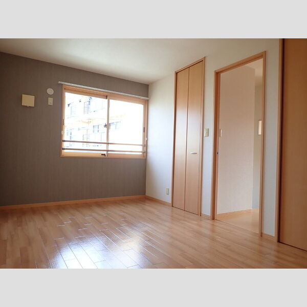 アヴェニール三渓園106号室 西側洋室7.6帖