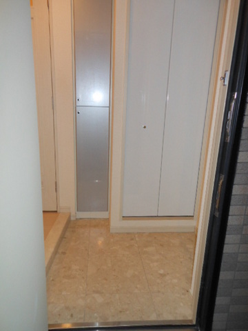 ガラ・グランディ日本橋9階 きれいな玄関です