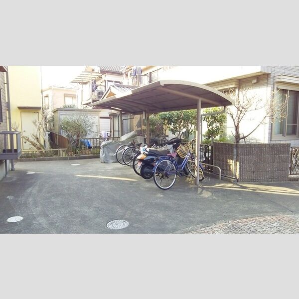 ルミエール 駐輪場