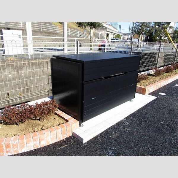 ジュネ　きさら津303号室 ゴミストッカー