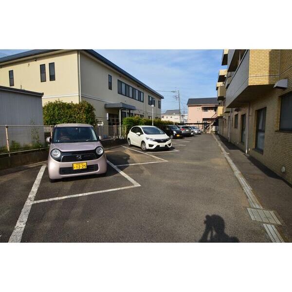 アムス厚木304号室 駐車場