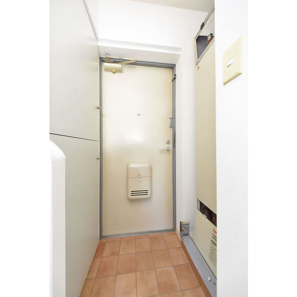 メゾン・ド・クレディ 玄関