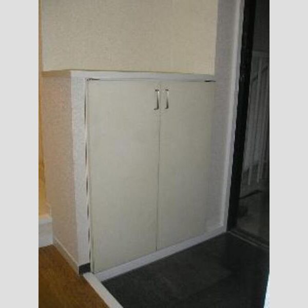 トリヴァンベール203号室 下駄箱