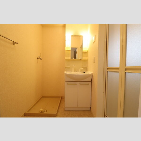 カンピエーレ106号室 室内洗濯機置き場★洗髪洗面化粧台