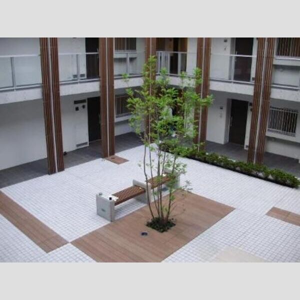 アビティ砧106号室 中央パティオ